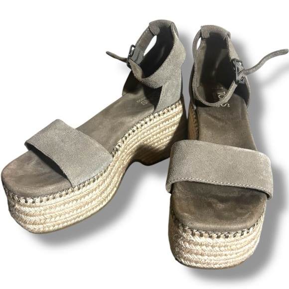 Toms Shoes - Toms Stylish Light Olive/Taupe Suede Ankle Buckle Platform Sandals
